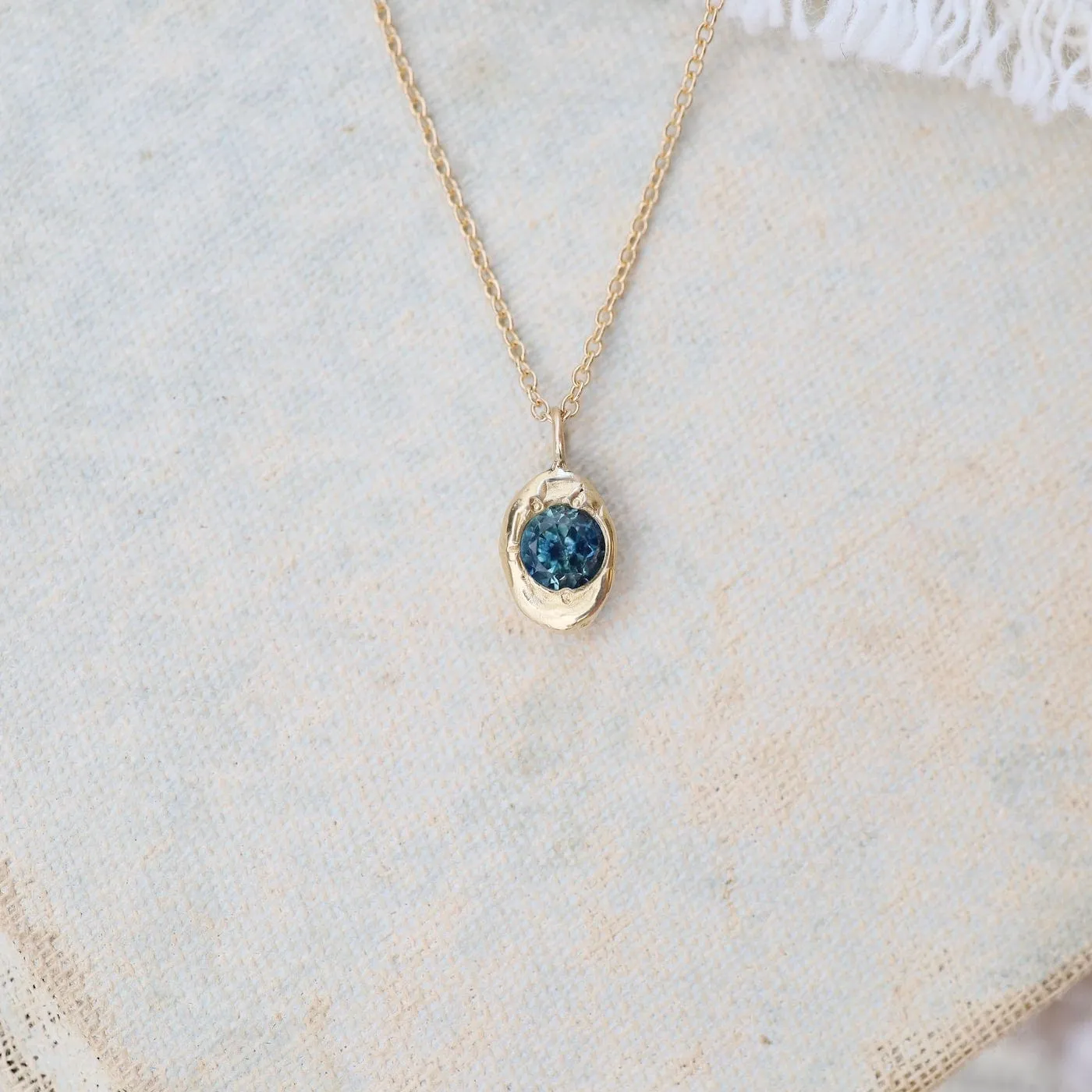 14k Yellow Gold Montana Sapphire Oval Necklace