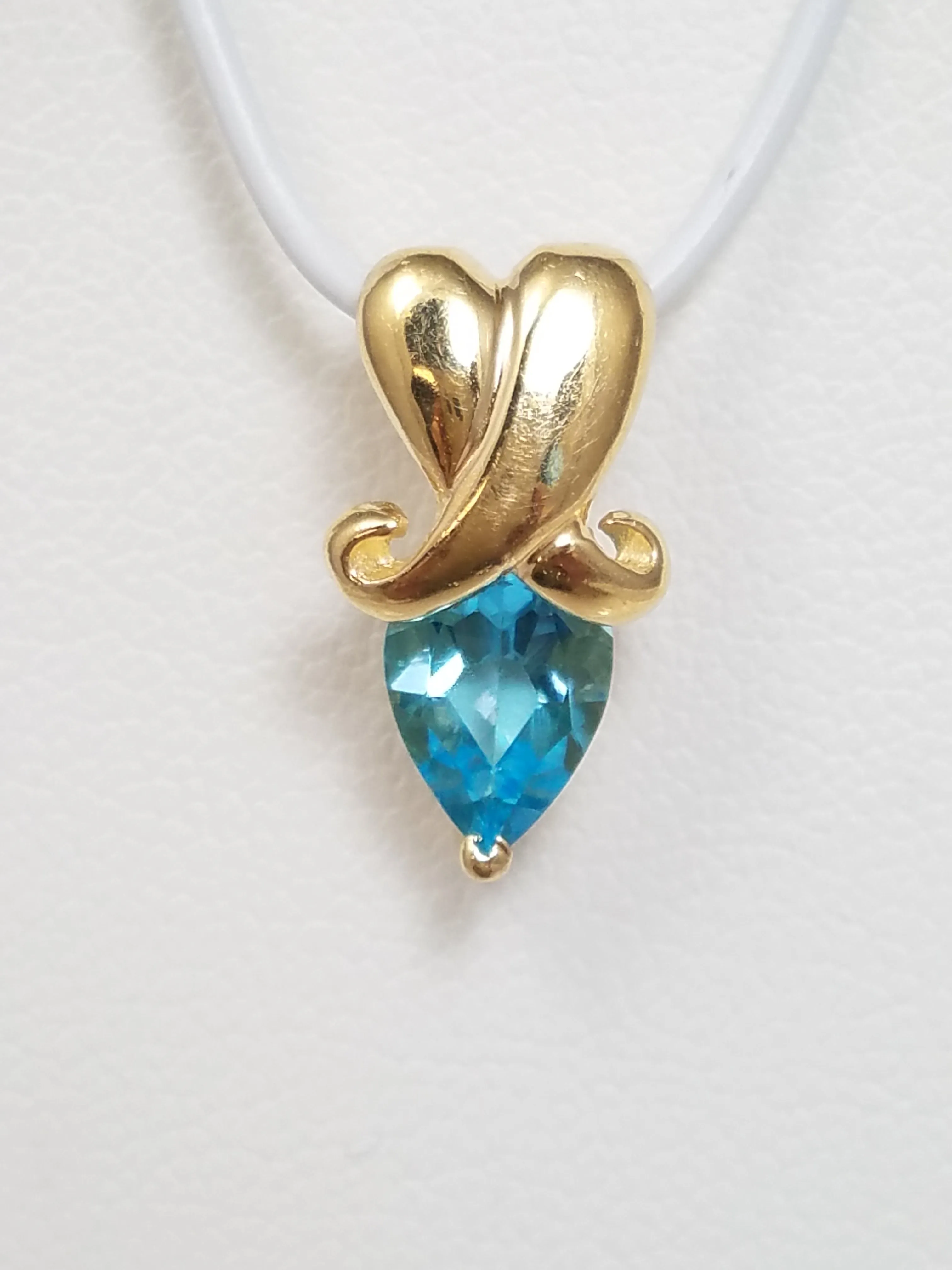 14k Yellow Gold Natural Blue Topaz Pendant