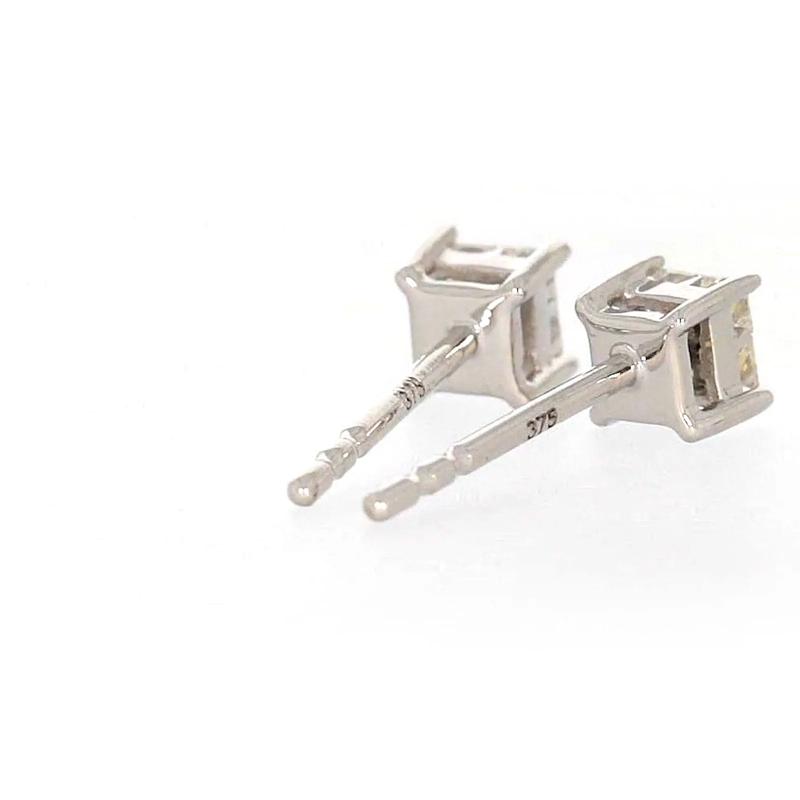 9ct White Gold Princess Cut with 0.15 CARAT tw of Diamonds Stud Earrings