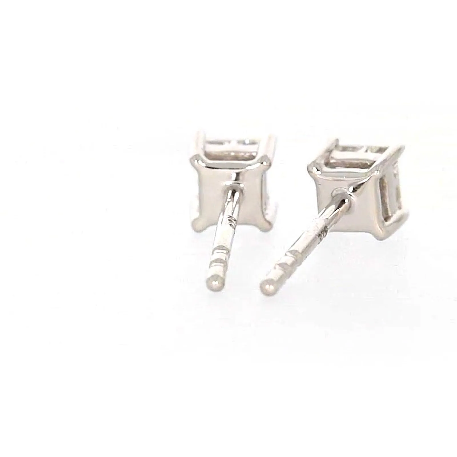 9ct White Gold Princess Cut with 0.15 CARAT tw of Diamonds Stud Earrings