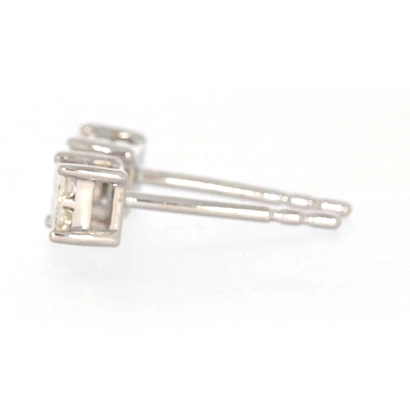 9ct White Gold Princess Cut with 0.15 CARAT tw of Diamonds Stud Earrings