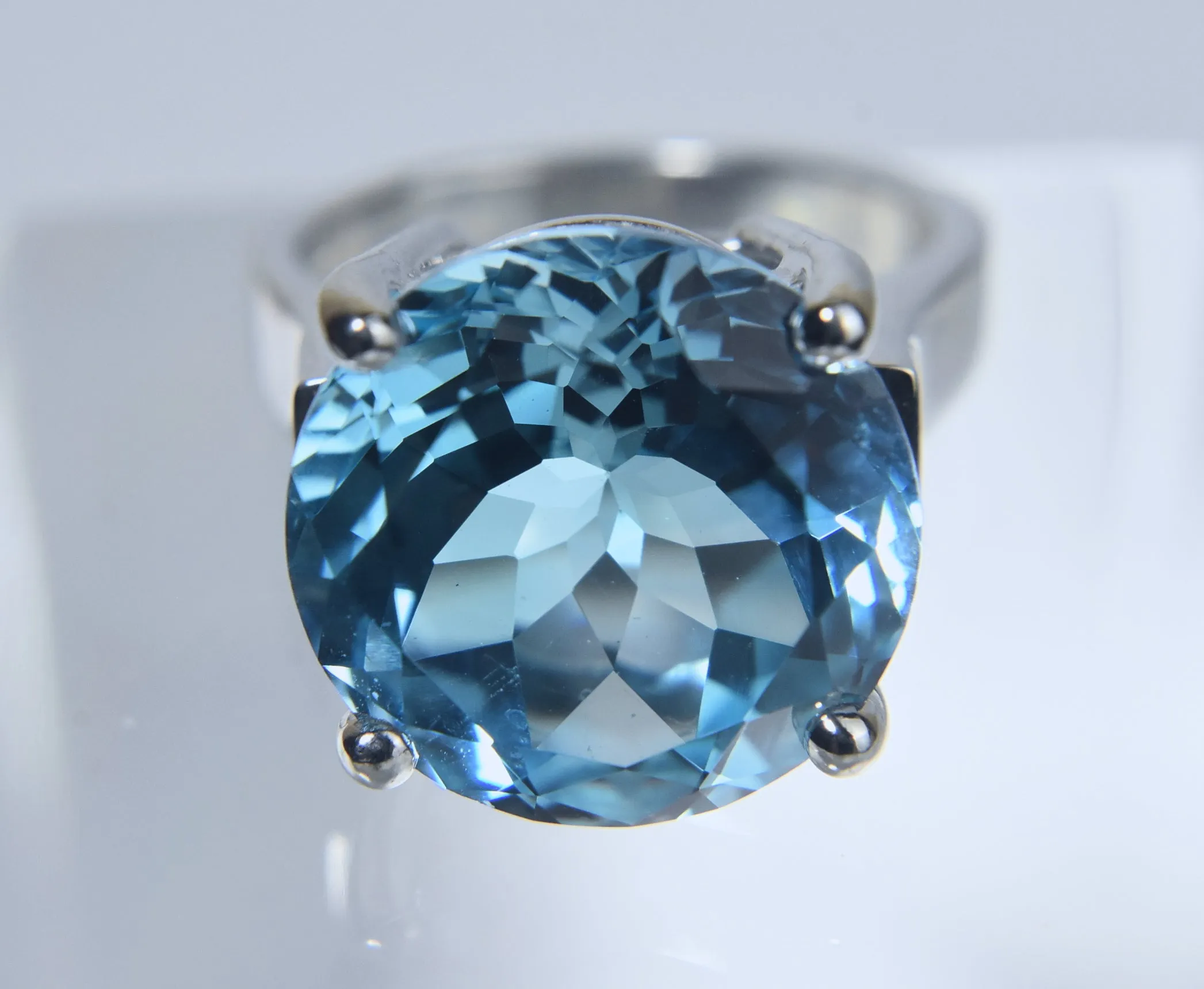 Large Round Brilliant Cut Blue Topaz Sterling Silver Ring - Size 8