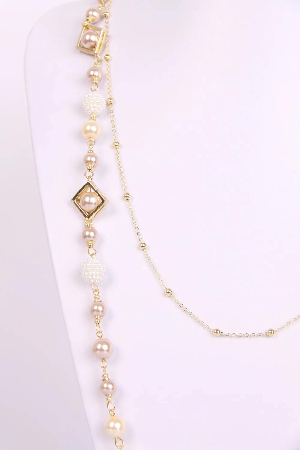 Pearls with square frames with gold and silver chain