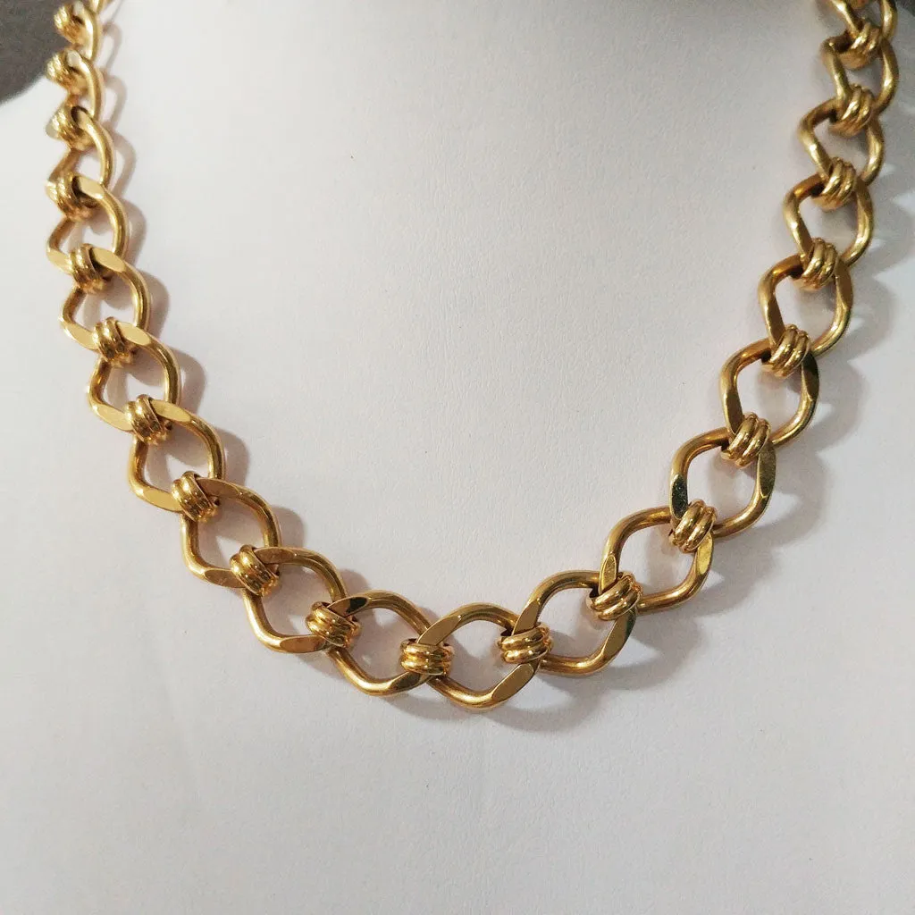 *VINTAGE '80s MONET GOLD TONE SPARKLING LINK NECKLACE WITH UNIQUE CLASP