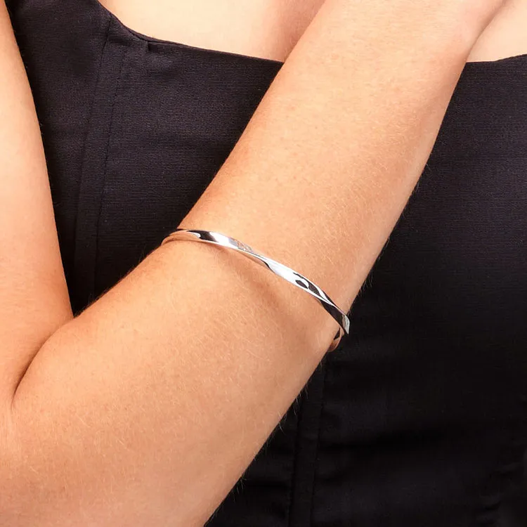 Women's Twisted Silver Bangle